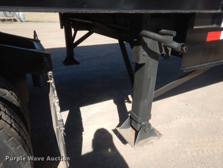 image for item HG9920 2005 Neville livestock trailer