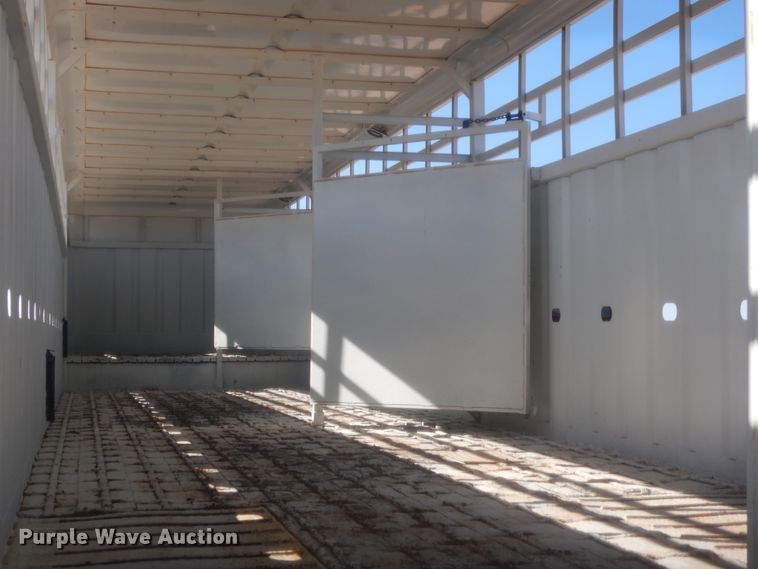 image for item HG9920 2005 Neville livestock trailer