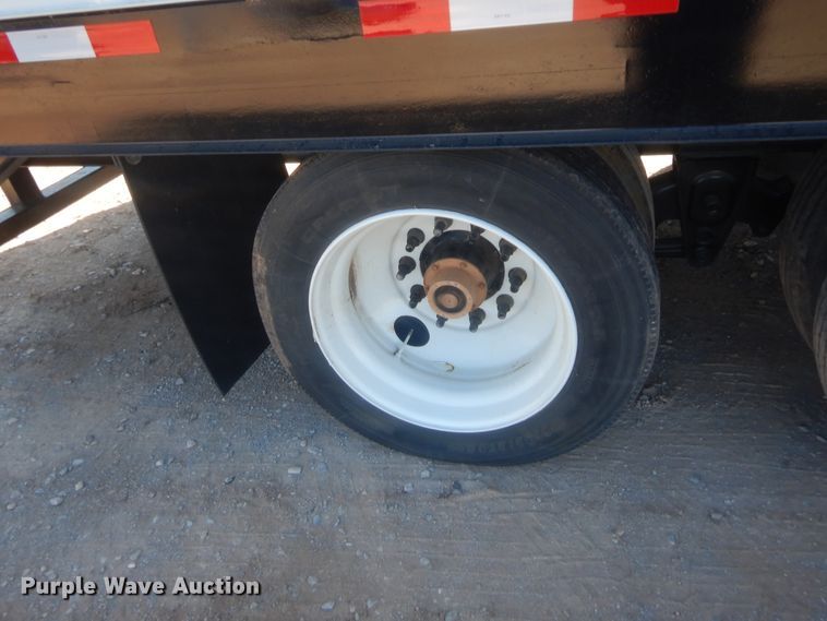 image for item HG9920 2005 Neville livestock trailer