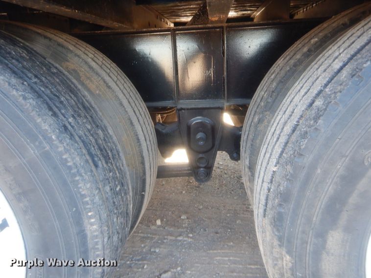 image for item HG9920 2005 Neville livestock trailer