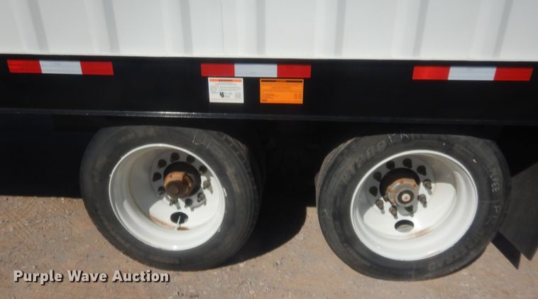 image for item HG9920 2005 Neville livestock trailer