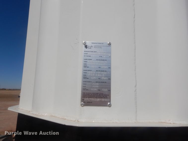 image for item HG9920 2005 Neville livestock trailer