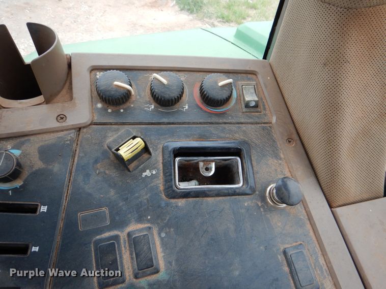 image for item HL9417 1998 John Deere 7210  tractor