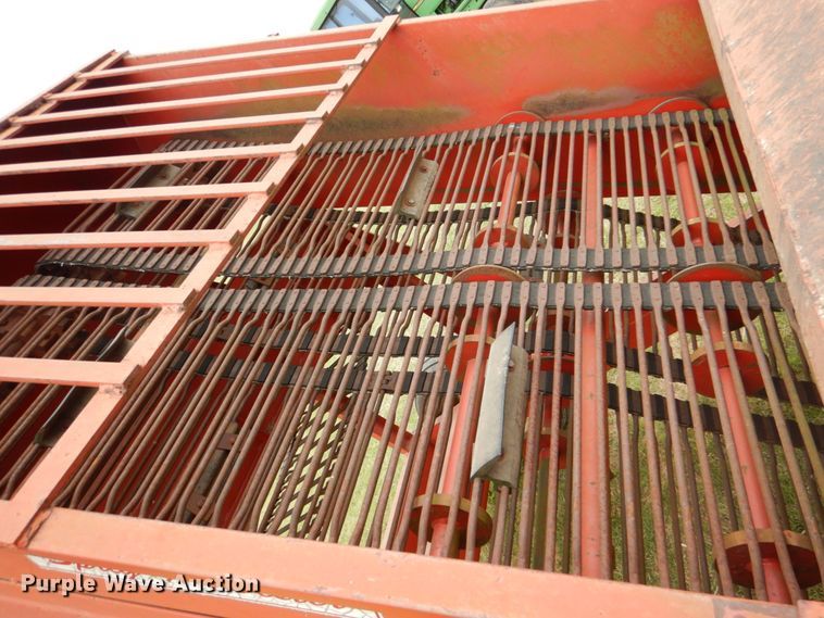 image for item HL9419 Bermuda King 60SL97  sprig harvester