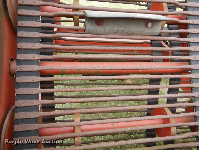 image for item HL9419 Bermuda King 60SL97  sprig harvester