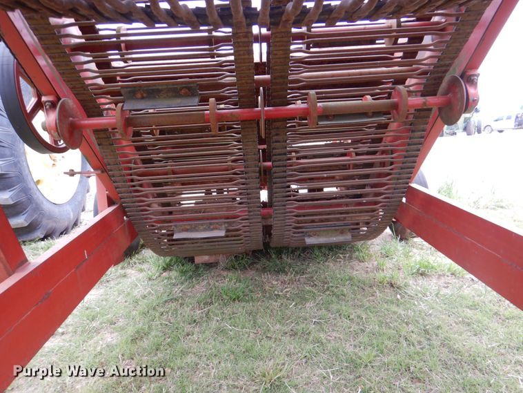 image for item HL9419 Bermuda King 60SL97  sprig harvester