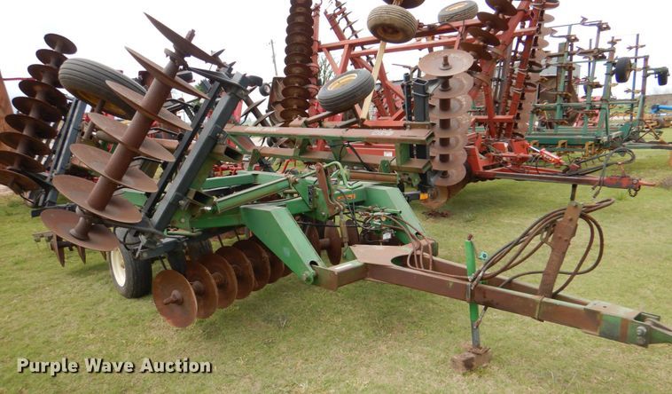 image for item HL9422 John Deere 630  disk