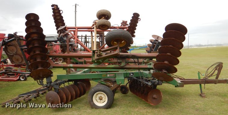 image for item HL9422 John Deere 630  disk