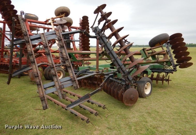 image for item HL9422 John Deere 630  disk