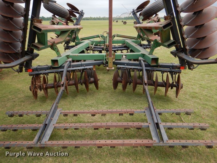 image for item HL9422 John Deere 630  disk