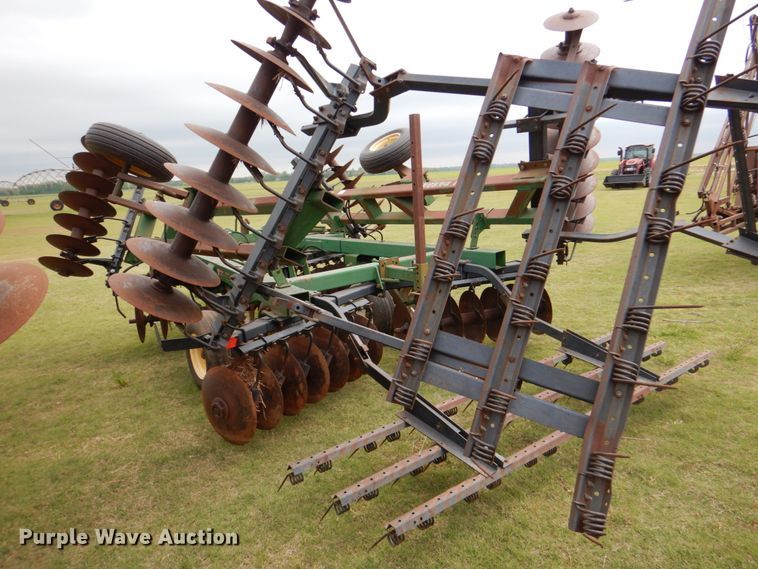 image for item HL9422 John Deere 630  disk