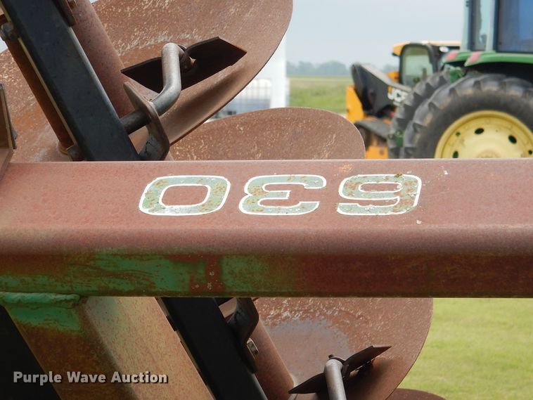 image for item HL9422 John Deere 630  disk