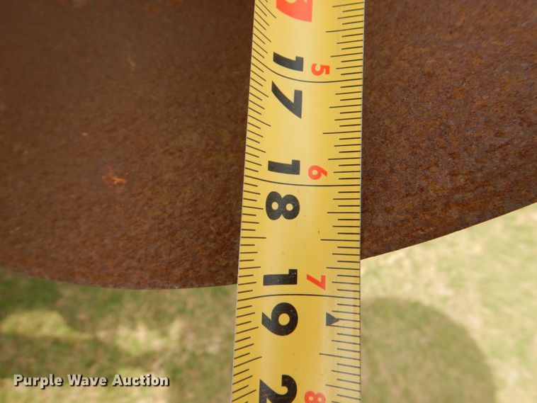 image for item HL9422 John Deere 630  disk