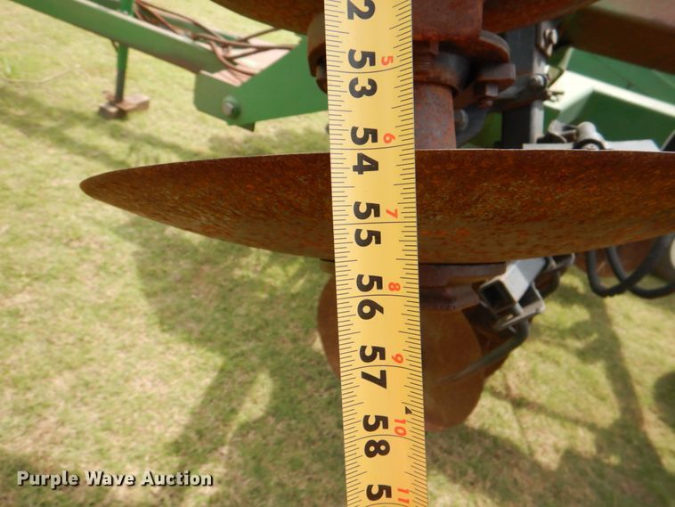 image for item HL9422 John Deere 630  disk