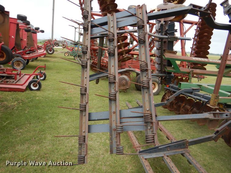 image for item HL9422 John Deere 630  disk