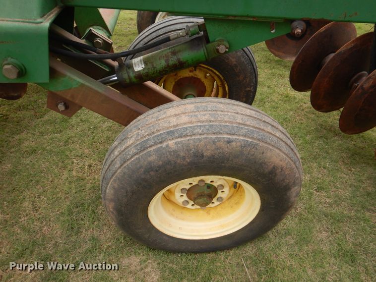 image for item HL9422 John Deere 630  disk