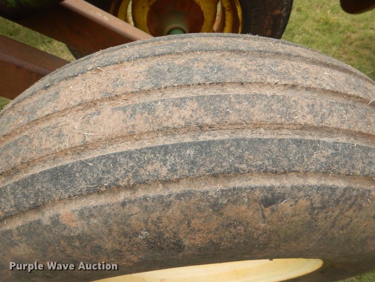 image for item HL9422 John Deere 630  disk