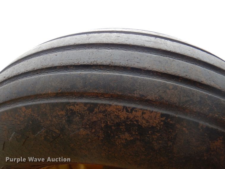 image for item HL9422 John Deere 630  disk