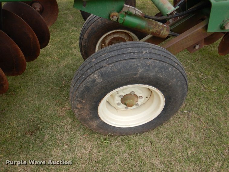 image for item HL9422 John Deere 630  disk