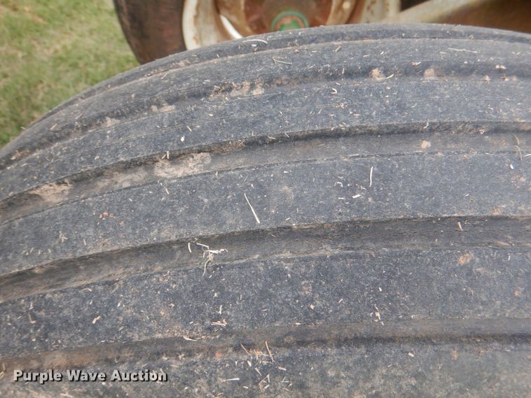 image for item HL9422 John Deere 630  disk