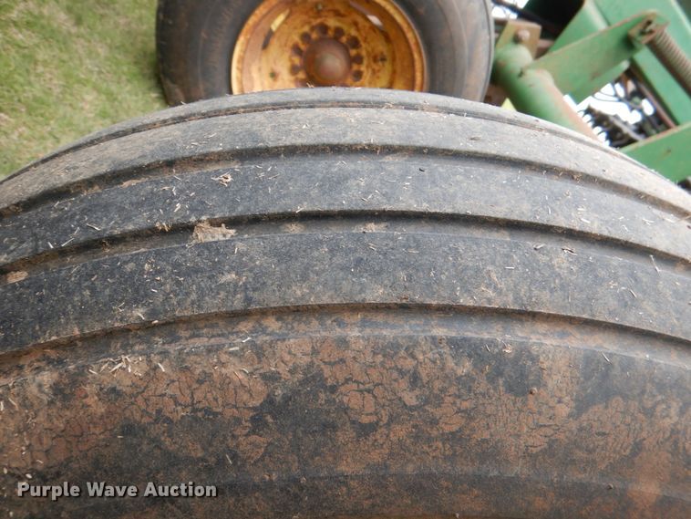 image for item HL9422 John Deere 630  disk