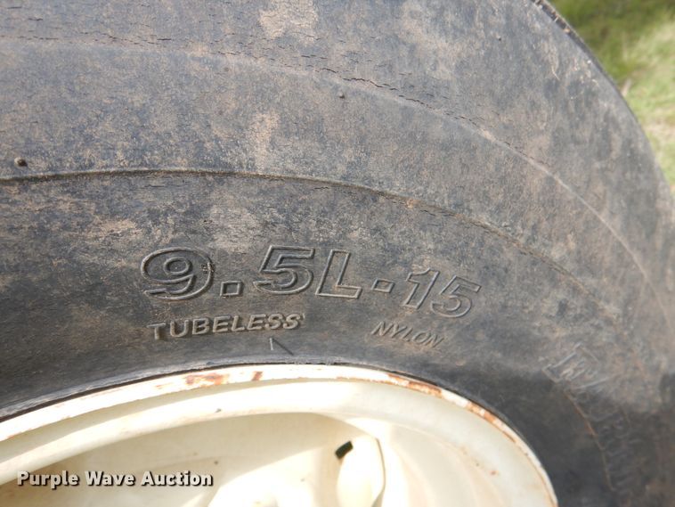 image for item HL9422 John Deere 630  disk