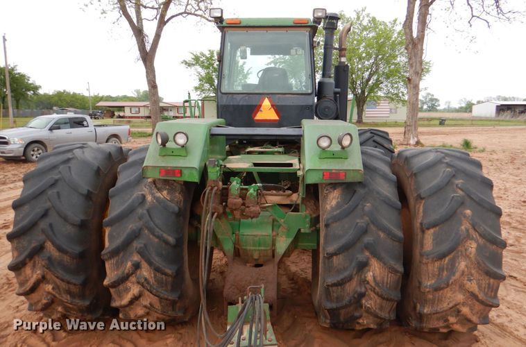 image for item HL9427 1996 John Deere 8870  4WD tractor