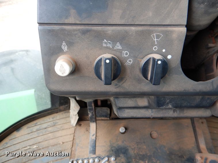 image for item HL9427 1996 John Deere 8870  4WD tractor