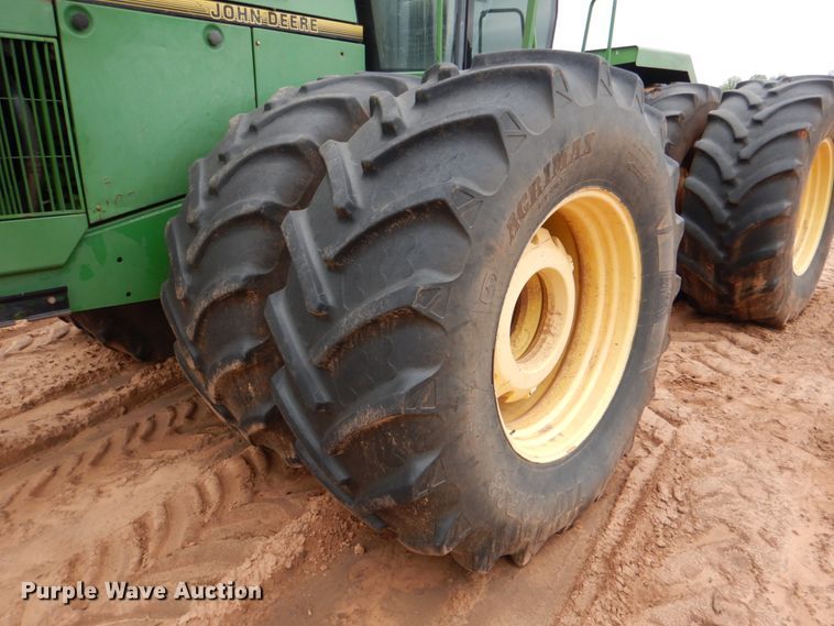 image for item HL9427 1996 John Deere 8870  4WD tractor