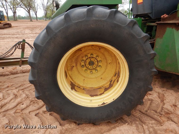 image for item HL9427 1996 John Deere 8870  4WD tractor