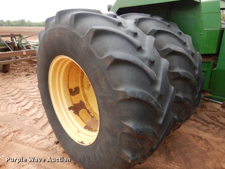 image for item HL9427 1996 John Deere 8870  4WD tractor