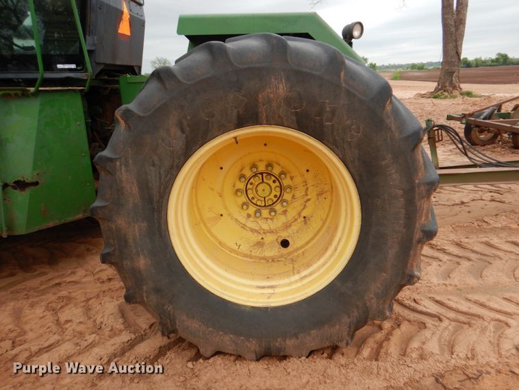 image for item HL9427 1996 John Deere 8870  4WD tractor