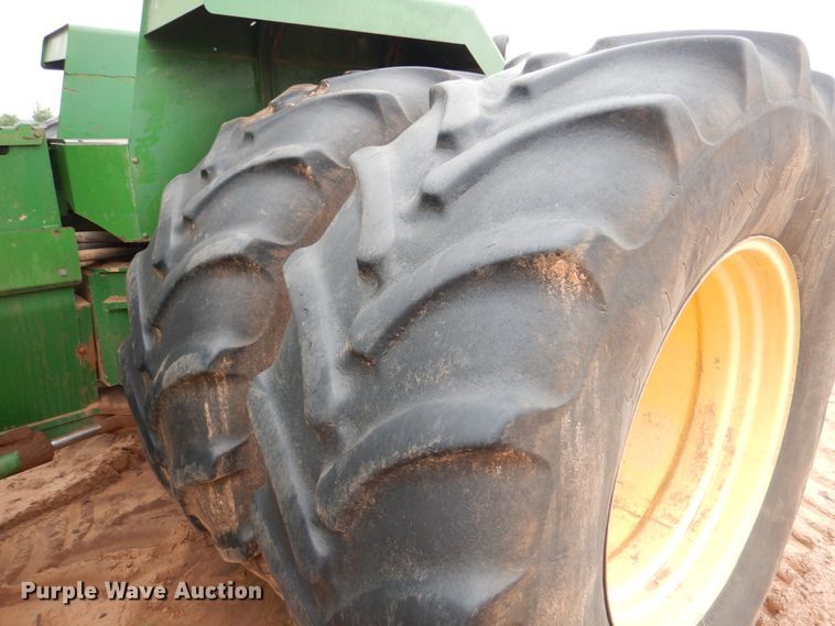 image for item HL9427 1996 John Deere 8870  4WD tractor