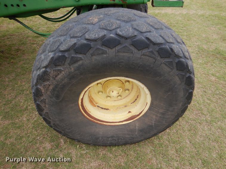 image for item HL9429 2000 John Deere 7210  tractor