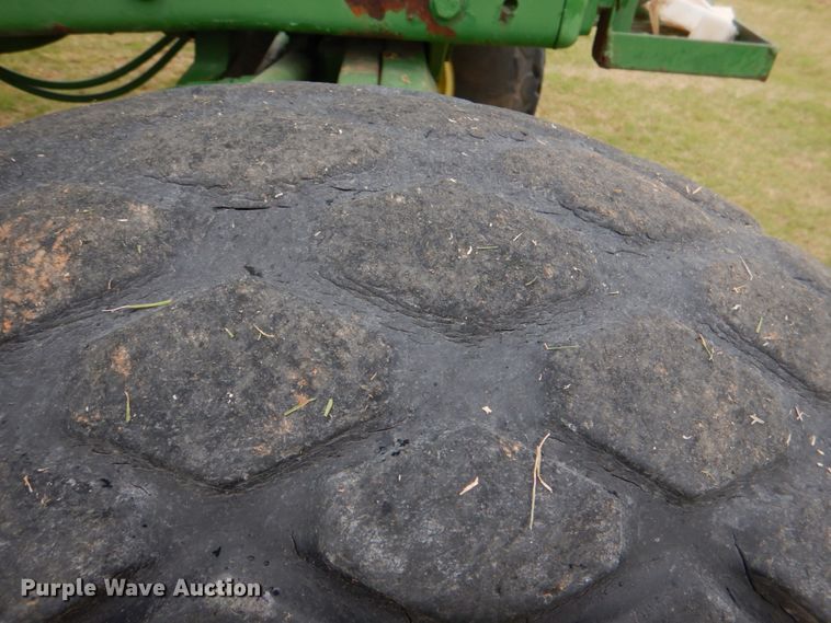 image for item HL9429 2000 John Deere 7210  tractor