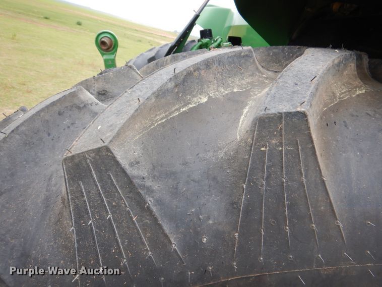 image for item HL9429 2000 John Deere 7210  tractor