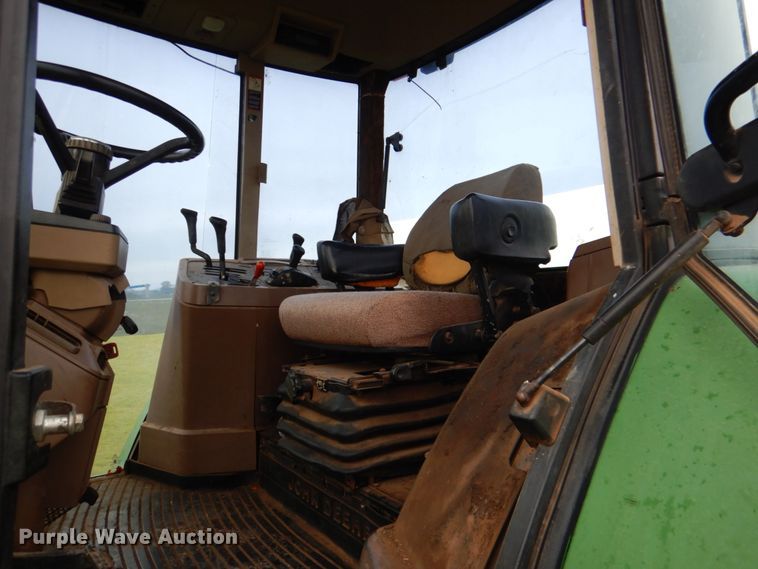 image for item HL9430 1995 John Deere 7200  tractor