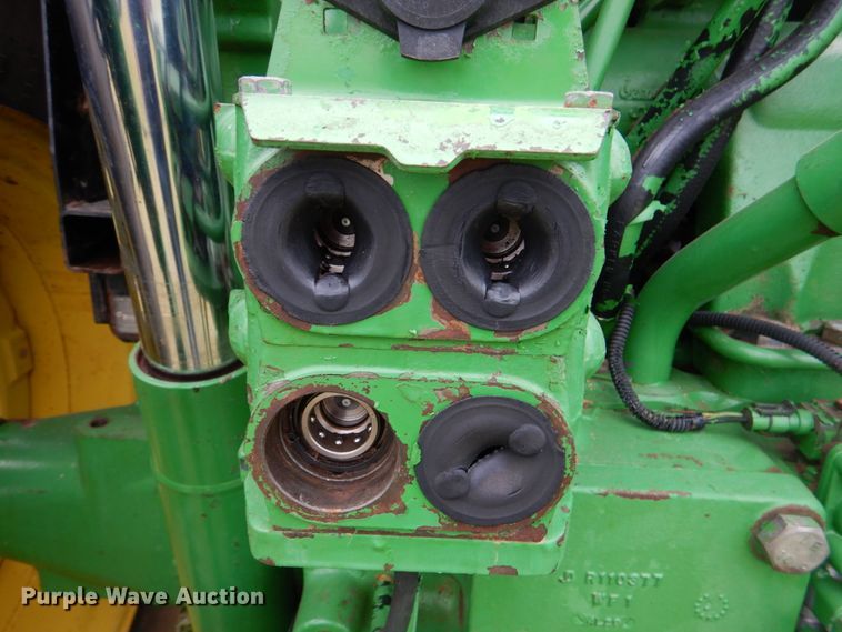 image for item HL9430 1995 John Deere 7200  tractor