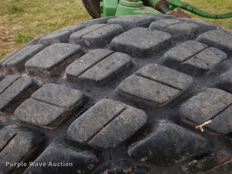 image for item HL9430 1995 John Deere 7200  tractor