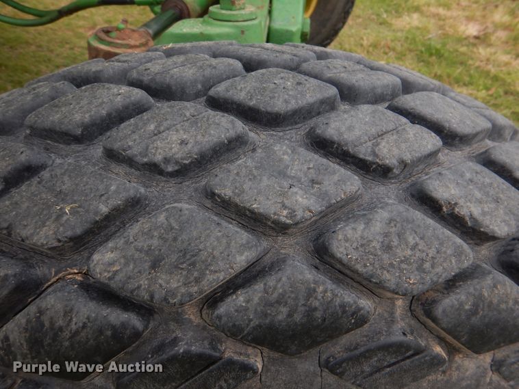 image for item HL9430 1995 John Deere 7200  tractor