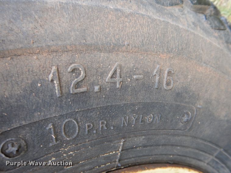 image for item HL9430 1995 John Deere 7200  tractor