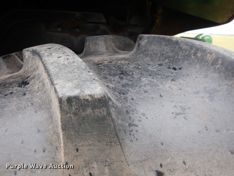 image for item HL9430 1995 John Deere 7200  tractor