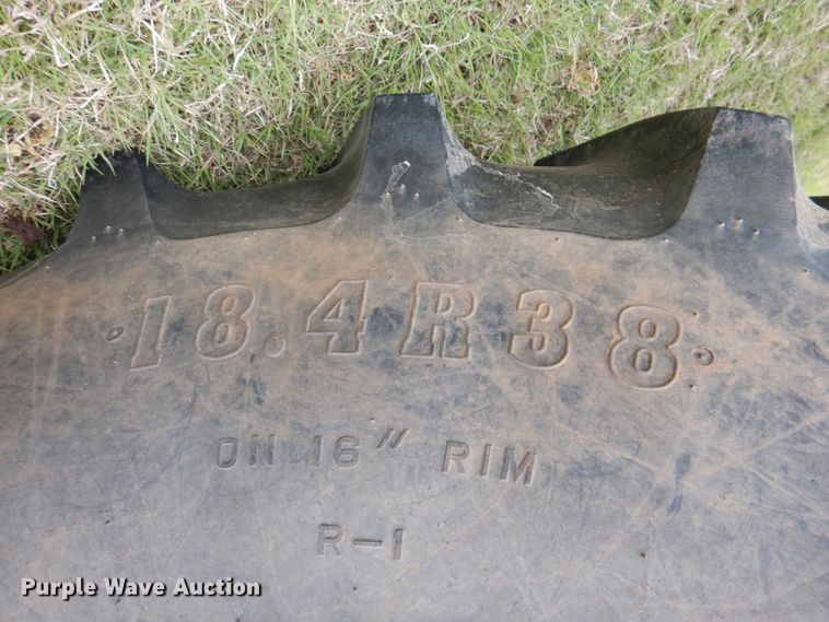 image for item HL9430 1995 John Deere 7200  tractor