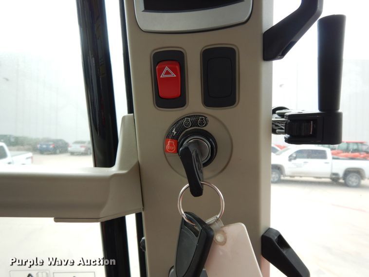 image for item HR9682 2019 Massey-Ferguson 7724S  MFWD tractor