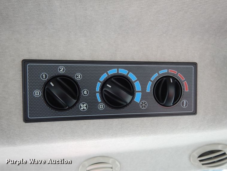 image for item HR9682 2019 Massey-Ferguson 7724S  MFWD tractor