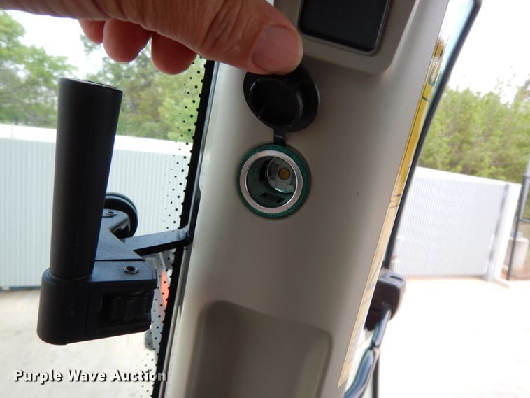 image for item HR9682 2019 Massey-Ferguson 7724S  MFWD tractor