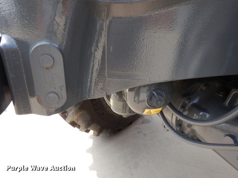 image for item HR9682 2019 Massey-Ferguson 7724S  MFWD tractor