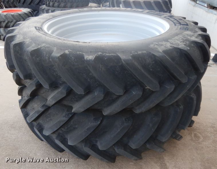 image for item HR9682 2019 Massey-Ferguson 7724S  MFWD tractor