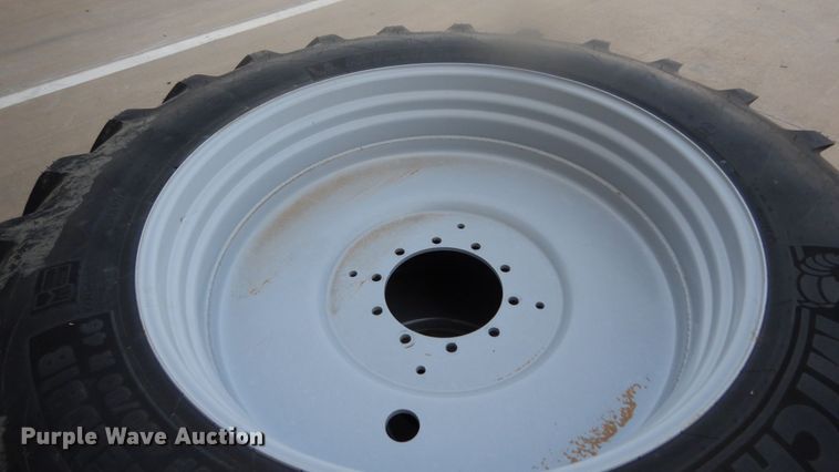 image for item HR9682 2019 Massey-Ferguson 7724S  MFWD tractor