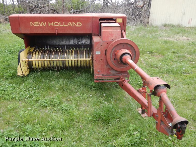 image for item ID9769 New Holland Hayliner 276  small square baler